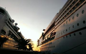 Exploring the Canadian Maritimes — Enchanting Coastal Towns, Majestic Lighthouses, and Breathtaking Whale Encounters